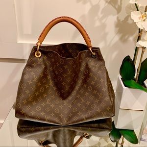 LOUIS VUITTON LV Monogram Artsy MM giant bag logo